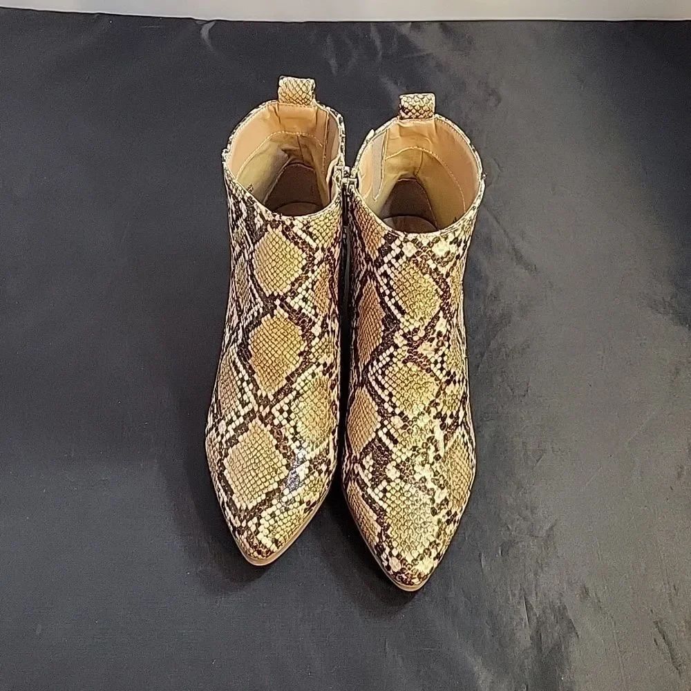 BRAND NEW NEW DAY POINTED TOE ZIP CLOSURE SNAKESKIN ANKLE BOOTIE - Picture 2 of 16
